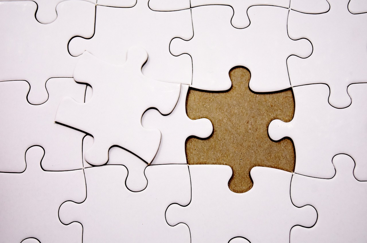 How to Create a DIY Puzzle Table for Family Fun